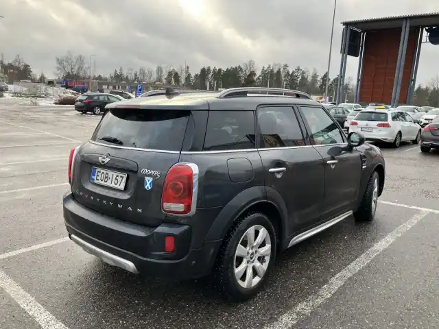 Punainen Maastoauto, MINI Countryman – EOB-157