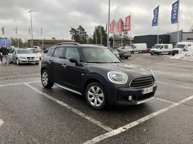 Punainen Maastoauto, MINI Countryman – EOB-157