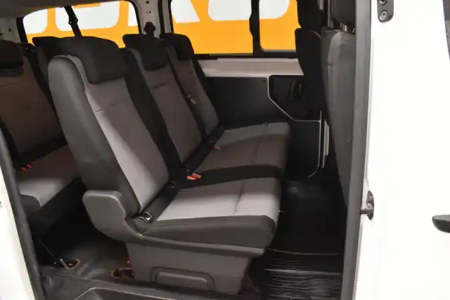 Valkoinen Tila-auto, Toyota Proace Verso – EOB-576