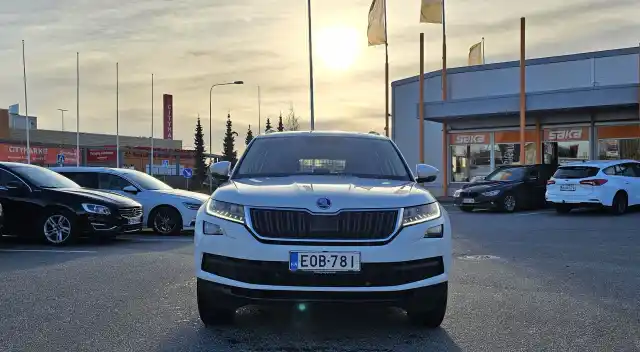 Valkoinen Maastoauto, Skoda Kodiaq – EOB-781