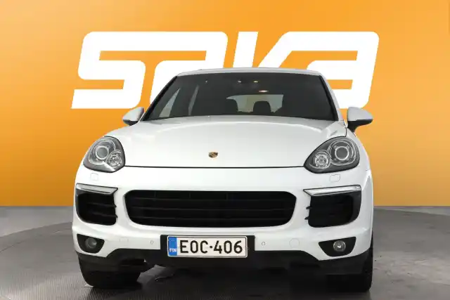 Valkoinen Maastoauto, Porsche Cayenne – EOC-406