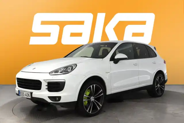 Valkoinen Maastoauto, Porsche Cayenne – EOC-406