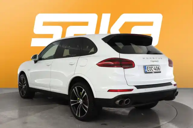 Valkoinen Maastoauto, Porsche Cayenne – EOC-406