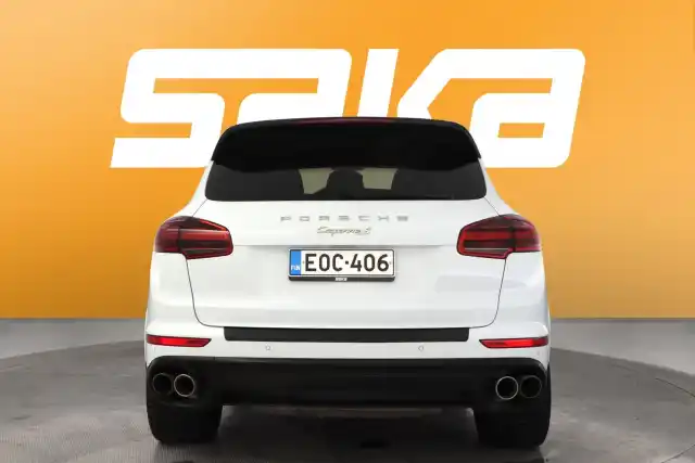 Valkoinen Maastoauto, Porsche Cayenne – EOC-406