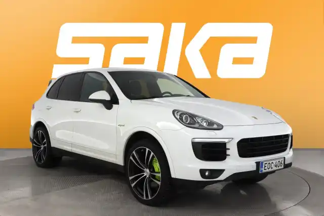 Valkoinen Maastoauto, Porsche Cayenne – EOC-406