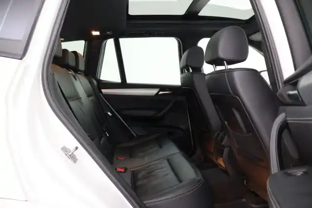 Valkoinen Maastoauto, BMW X3 – EOC-414