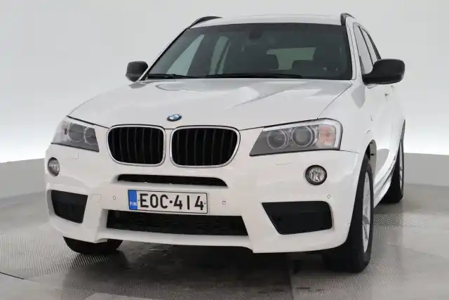 Valkoinen Maastoauto, BMW X3 – EOC-414