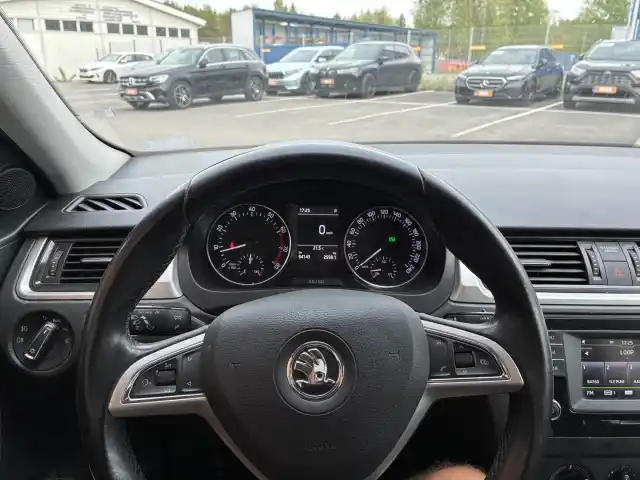 Harmaa Sedan, Skoda Rapid – EOC-745