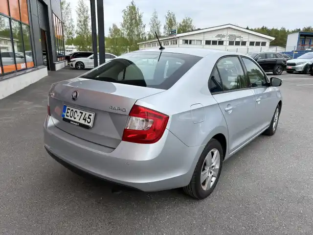 Harmaa Sedan, Skoda Rapid – EOC-745