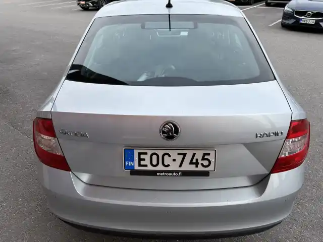 Harmaa Sedan, Skoda Rapid – EOC-745