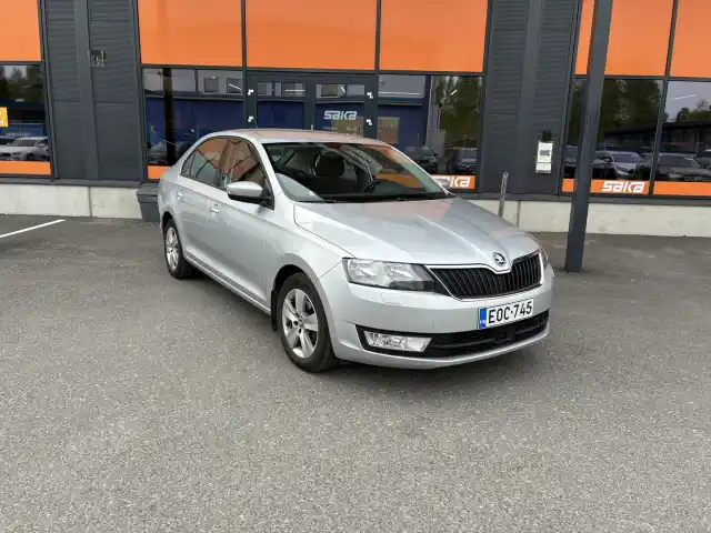 Harmaa Sedan, Skoda Rapid – EOC-745
