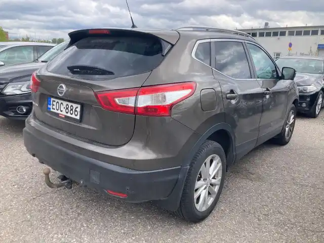 Ruskea Maastoauto, Nissan Qashqai – EOC-886