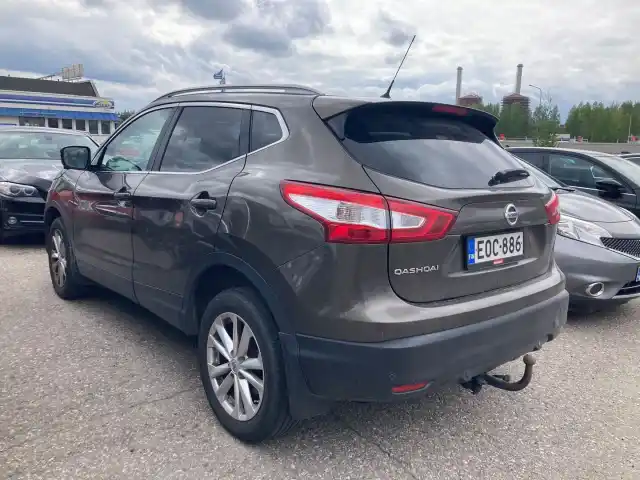 Ruskea Maastoauto, Nissan Qashqai – EOC-886