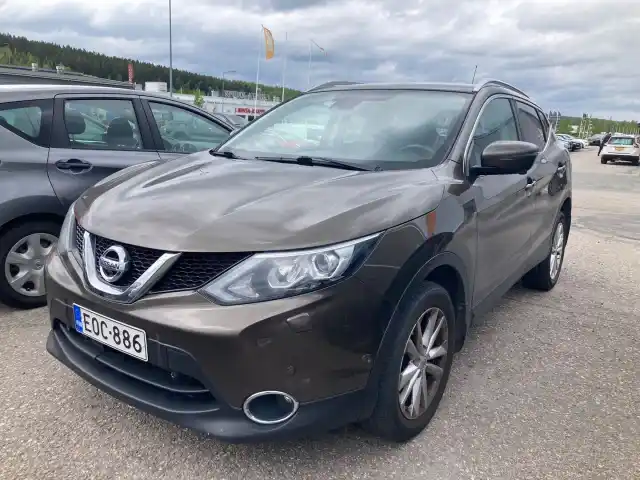 Ruskea (beige) Maastoauto, Nissan Qashqai – EOC-886