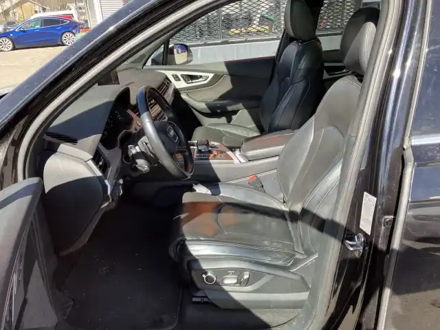 Musta Maastoauto, Audi Q7 – EOE-772