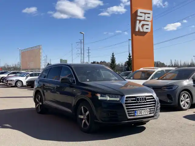 Musta Maastoauto, Audi Q7 – EOE-772