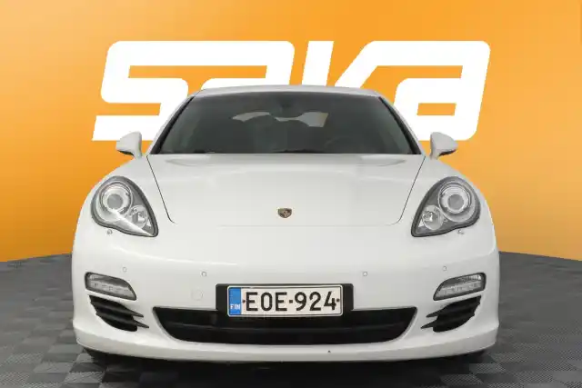 Valkoinen Sedan, Porsche Panamera – EOE-924