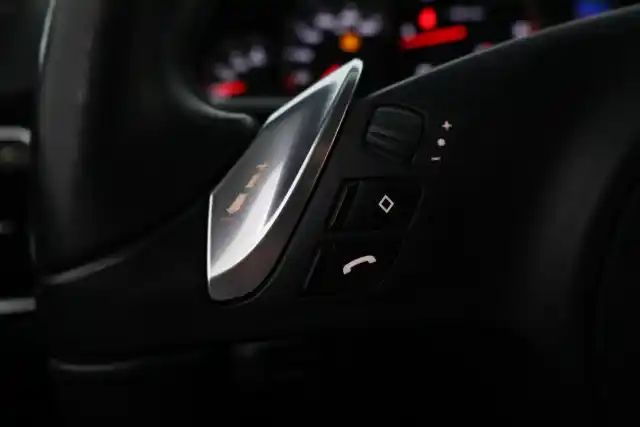 Valkoinen Sedan, Porsche Panamera – EOE-924