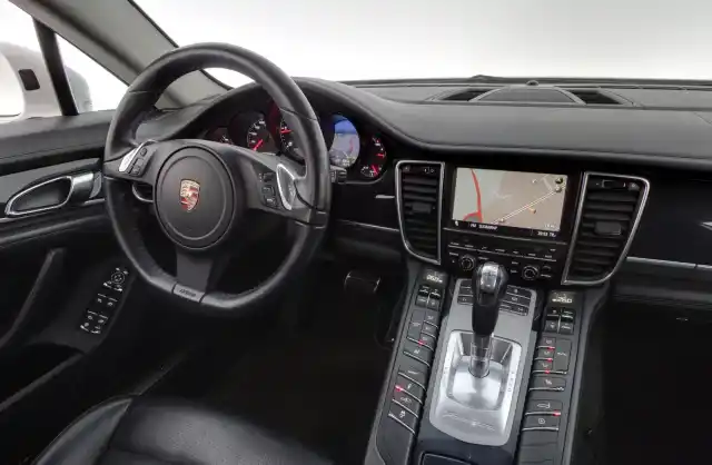 Valkoinen Sedan, Porsche Panamera – EOE-924