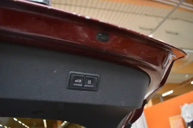 Punainen Viistoperä, Audi A7 – EOH-330