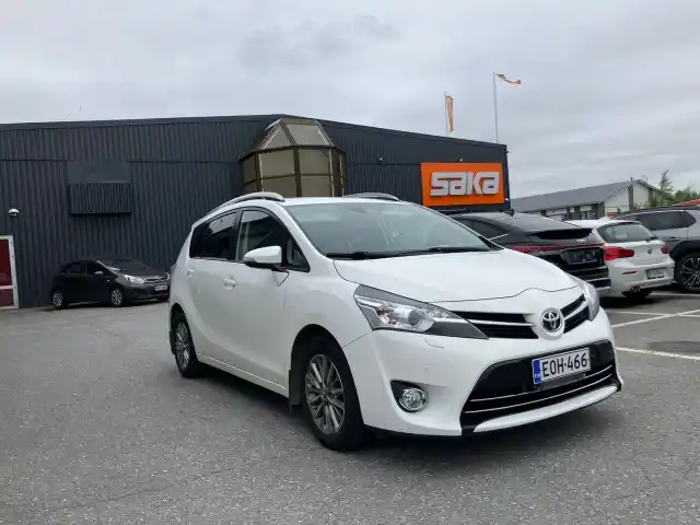 Valkoinen Tila-auto, Toyota Verso – EOH-466