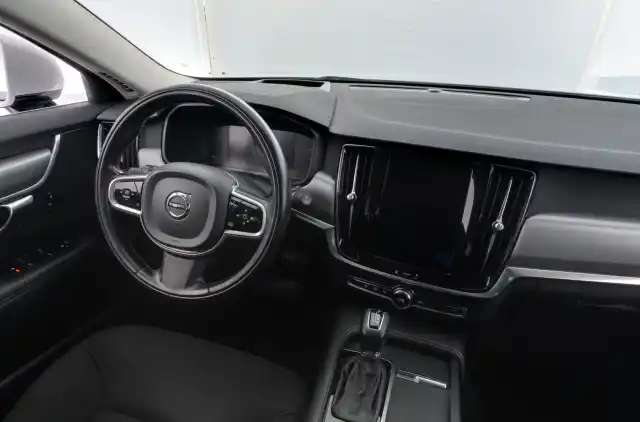 Valkoinen Farmari, Volvo V90 – EOJ-739