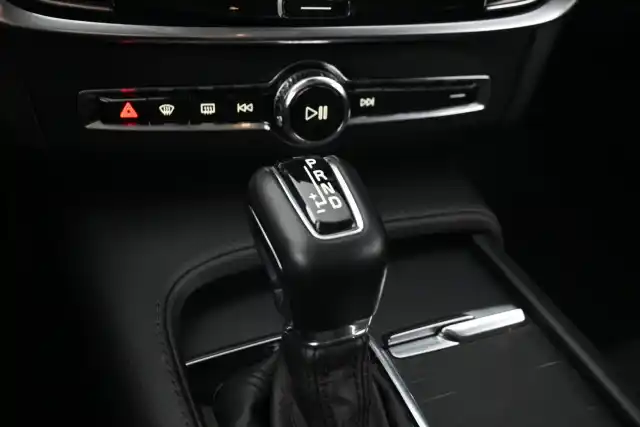 Valkoinen Farmari, Volvo V90 – EOJ-739