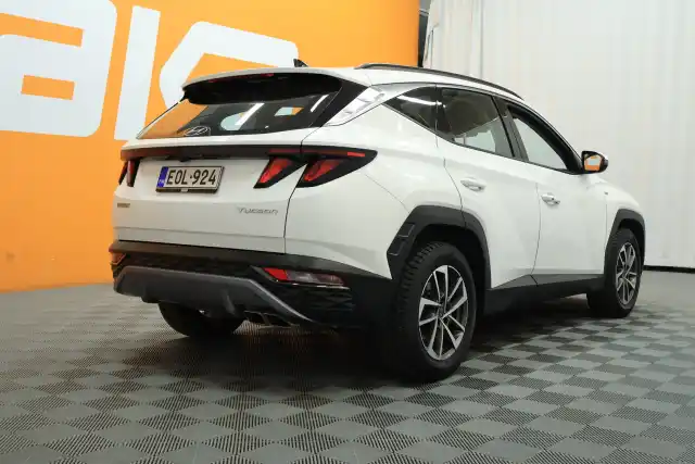 Valkoinen Maastoauto, Hyundai Tucson – EOL-924