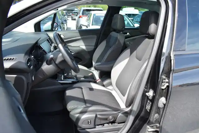 Musta Maastoauto, Opel Crossland X – EON-809
