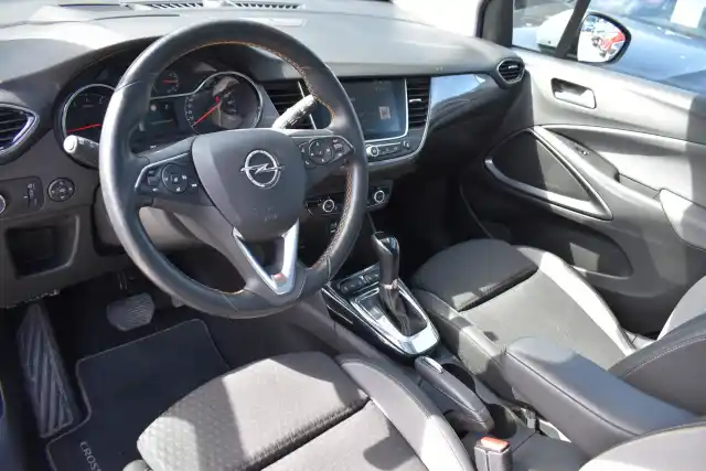 Musta Maastoauto, Opel Crossland X – EON-809