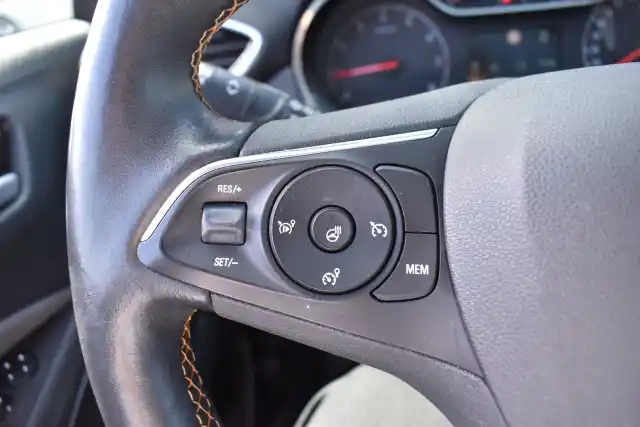 Musta Maastoauto, Opel Crossland X – EON-809