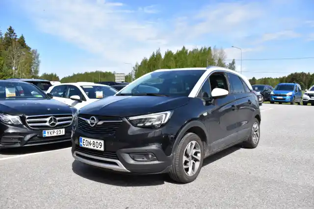 Musta Maastoauto, Opel Crossland X – EON-809