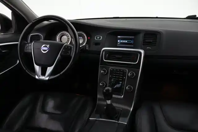 Musta Farmari, Volvo V60 – EON-992