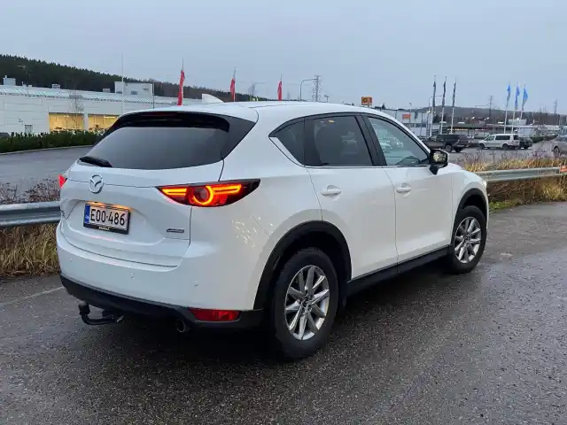 Valkoinen Maastoauto, Mazda CX-5 – EOO-486