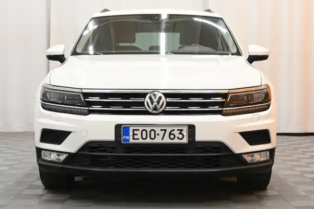 Valkoinen Maastoauto, Volkswagen Tiguan – EOO-763