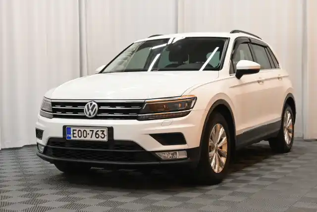 Valkoinen Maastoauto, Volkswagen Tiguan – EOO-763