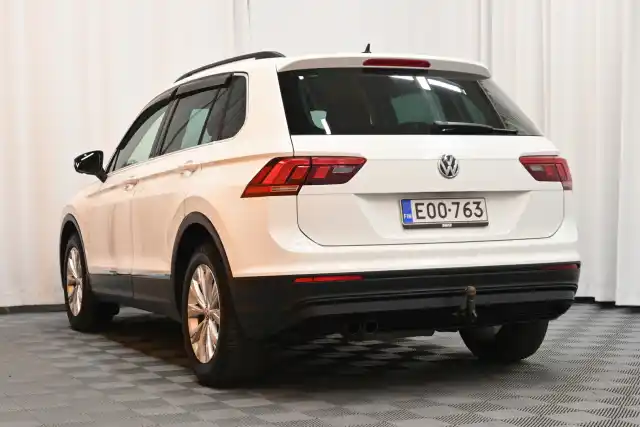 Valkoinen Maastoauto, Volkswagen Tiguan – EOO-763