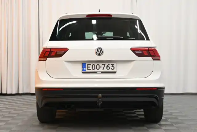 Valkoinen Maastoauto, Volkswagen Tiguan – EOO-763