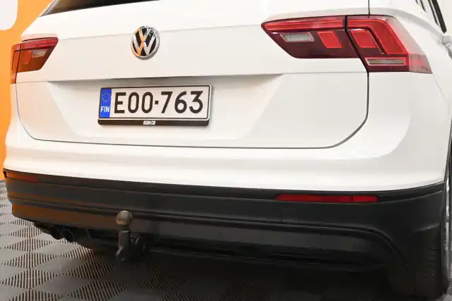 Valkoinen Maastoauto, Volkswagen Tiguan – EOO-763