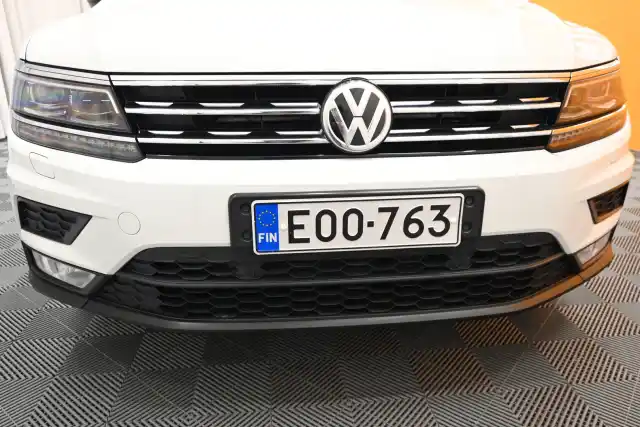 Valkoinen Maastoauto, Volkswagen Tiguan – EOO-763