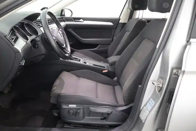 Harmaa Farmari, Volkswagen Passat – EOO-823