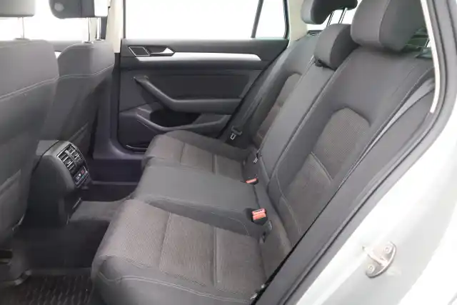 Harmaa Farmari, Volkswagen Passat – EOO-823