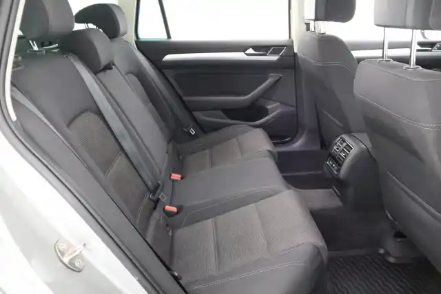 Harmaa Farmari, Volkswagen Passat – EOO-823