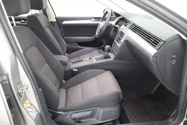 Harmaa Farmari, Volkswagen Passat – EOO-823