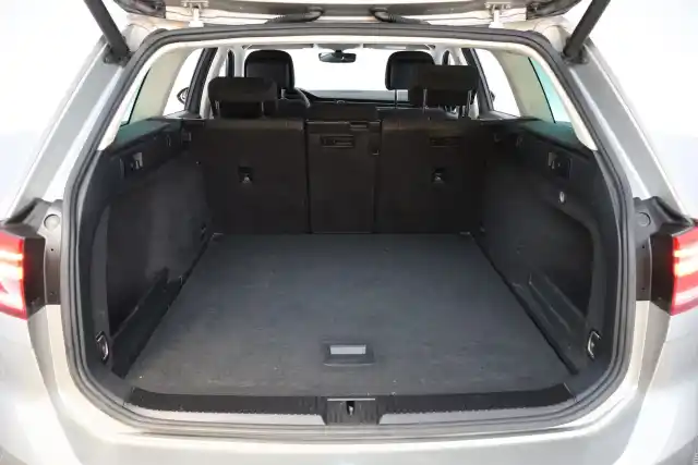Harmaa Farmari, Volkswagen Passat – EOO-823