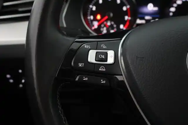 Harmaa Farmari, Volkswagen Passat – EOO-823