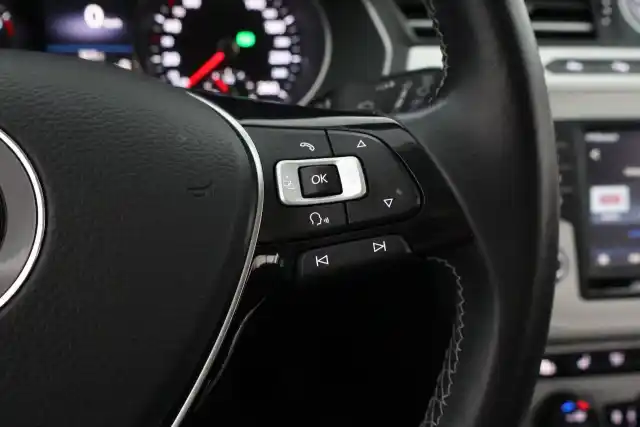 Harmaa Farmari, Volkswagen Passat – EOO-823