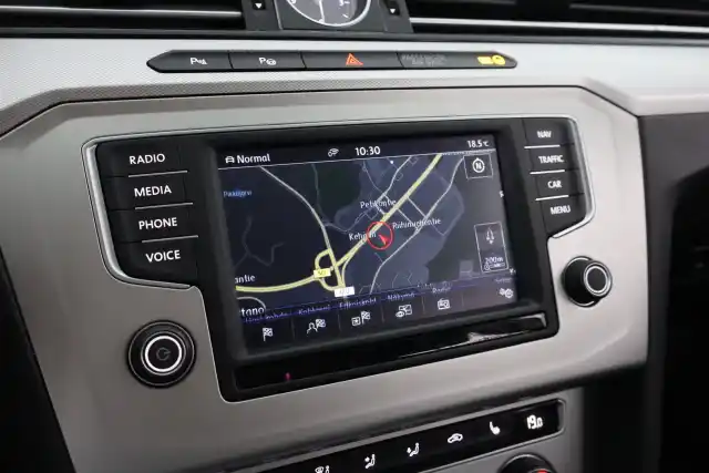 Harmaa Farmari, Volkswagen Passat – EOO-823