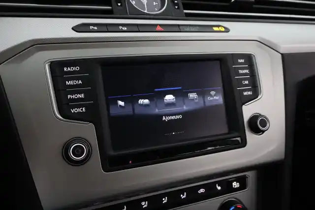 Harmaa Farmari, Volkswagen Passat – EOO-823