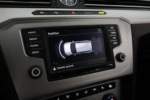 Harmaa Farmari, Volkswagen Passat – EOO-823